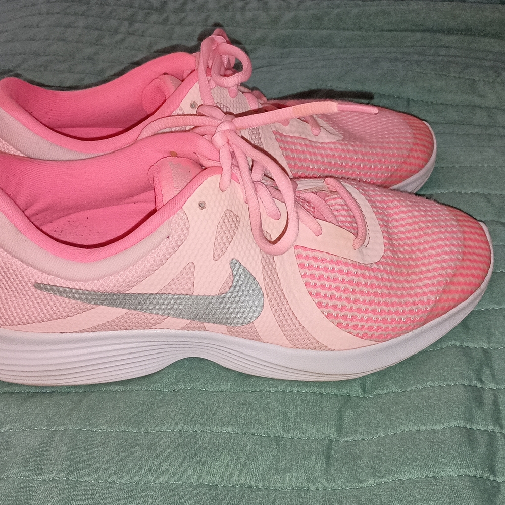 Nike Revolution 4 Shoes